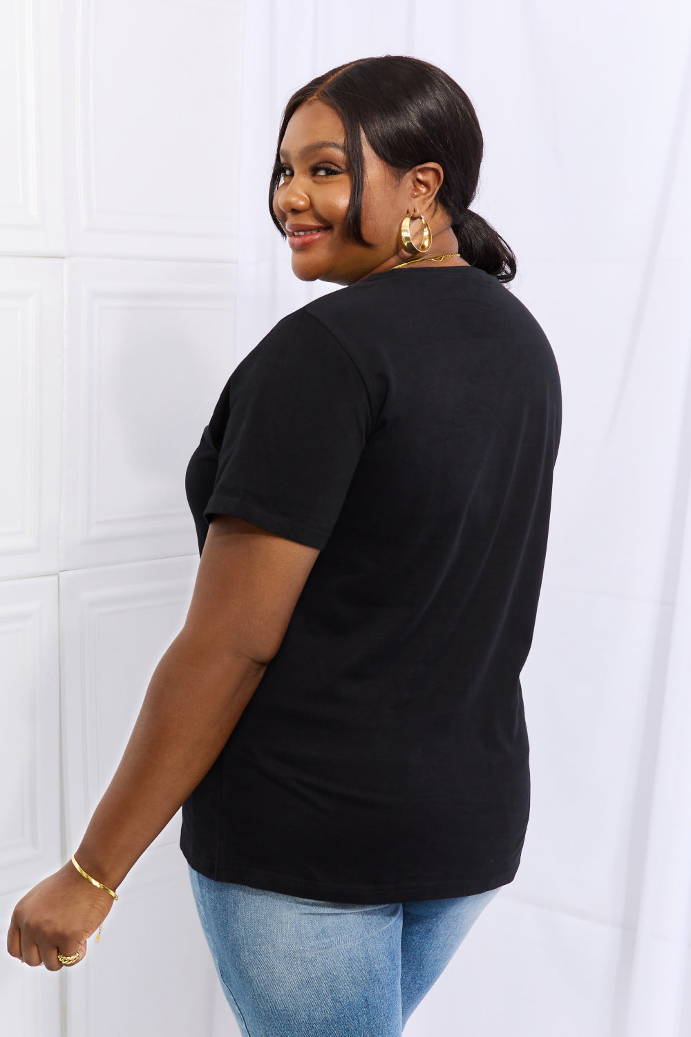 Simply Love Full Size MOOI SOUL Grafiese Katoen Tee