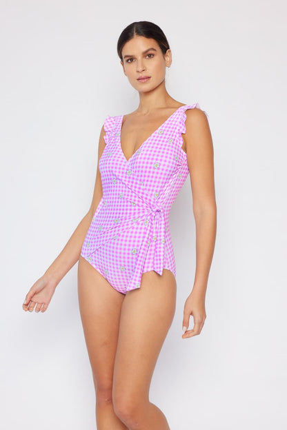 Marina West Swim Volgrootte Float On Ruffle Faux Wrap Eenstuk in Anjerpienk