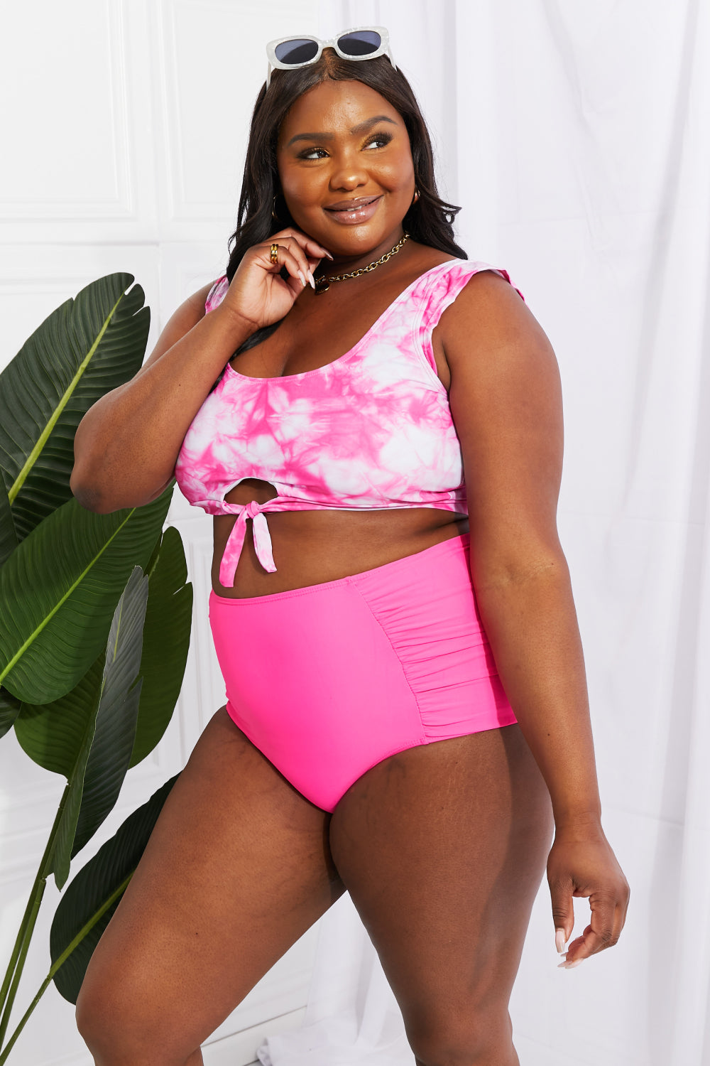 Marina West Swim Sanibel Crop Swem Top en Ruched Bottoms Gestel in Pienk