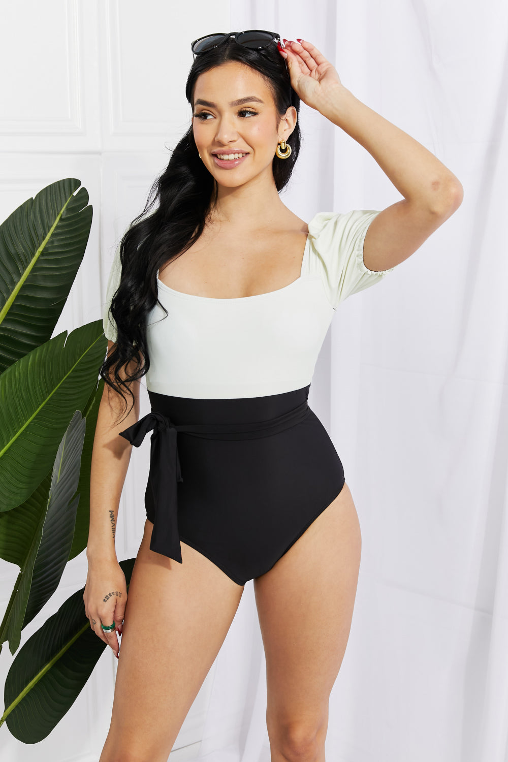 Marina West Swim Salty Air Puff Sleeve One-Piece in room/swart