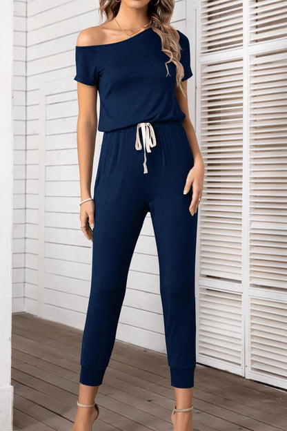 Asimmetriese nek kortmou jumpsuit